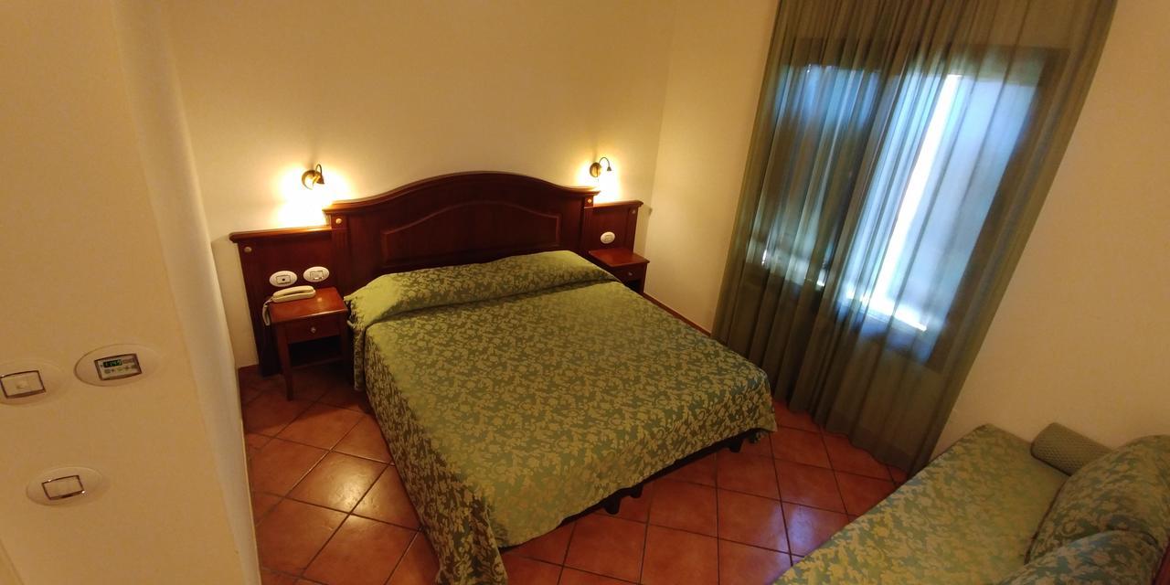 Hotel Barabba Quattro Castella Exteriér fotografie