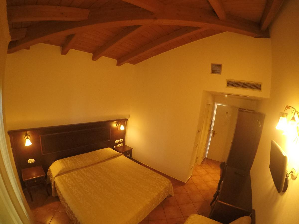 Hotel Barabba Quattro Castella Exteriér fotografie